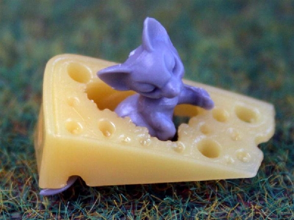 MOUSE IN CHEESE