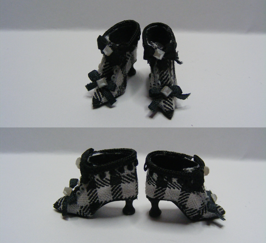 BLACK & WHITE CHECK ANKLE BOOTS
