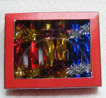 1/12th DOLLS HOUSE 6 CHRISTMAS CRACKERS