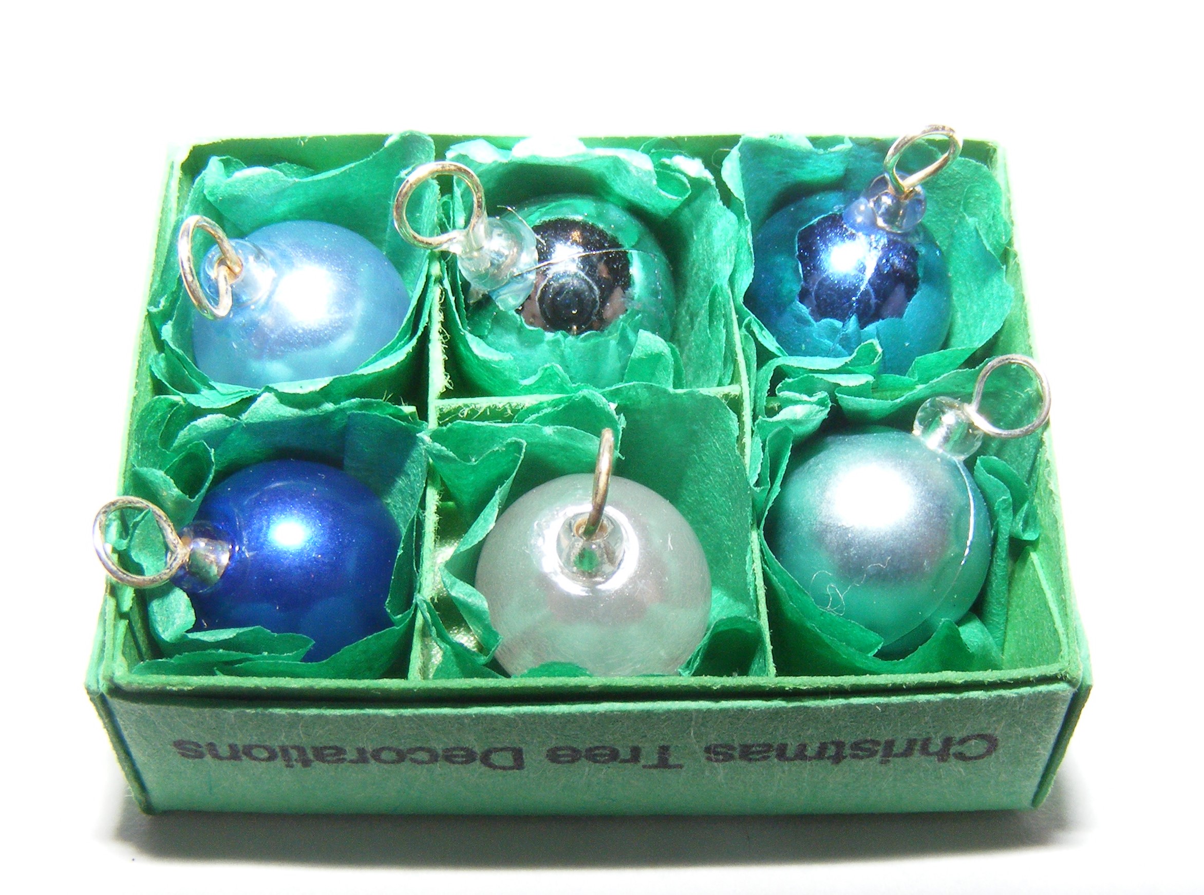 6 PLAIN TREE ORNAMENTS