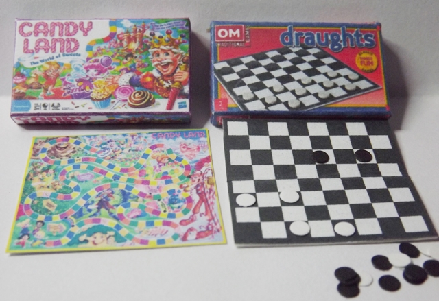1/12th SCALE DRAUGHTS BOARD GAME 1/12th SCALE DRAUGHTS BOARD GAME