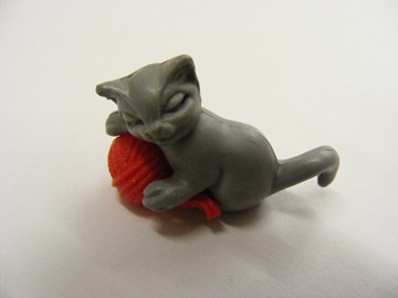 GREY CAT WITH RED WOOL