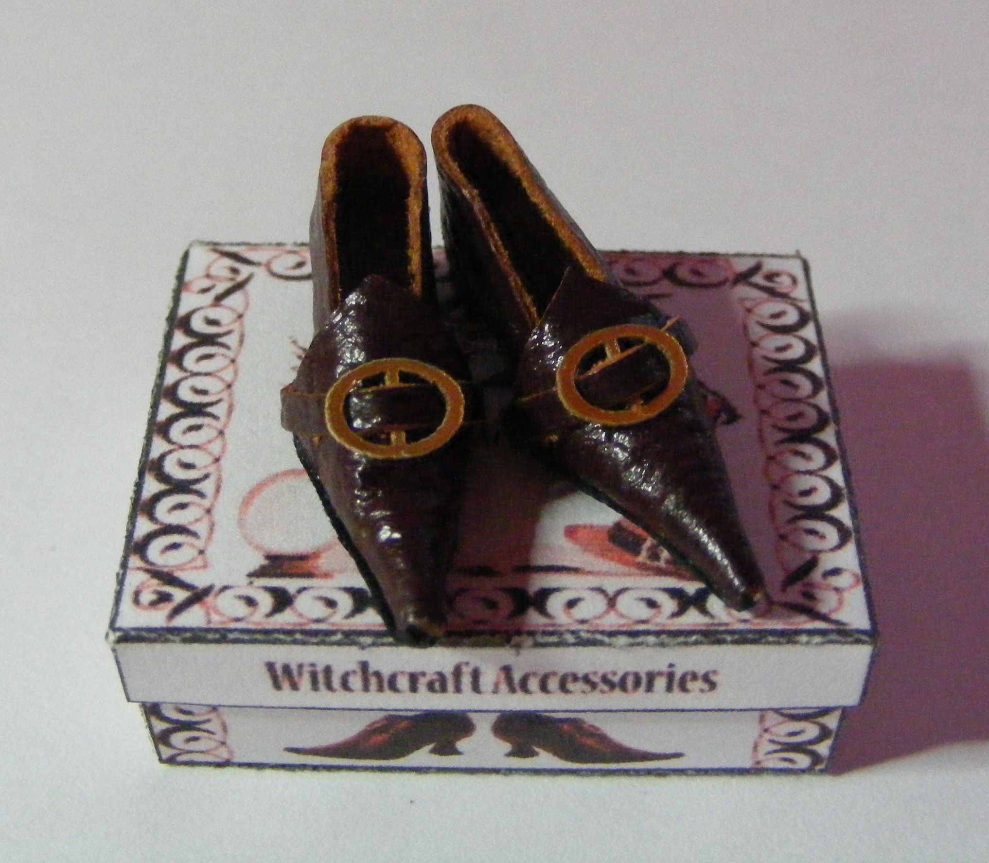 BROWN LEATHER WITCH SHOES - Click Image to Close