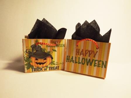 2 PUMPKIN HEAD HALLOWEEN BAGS