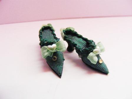 GREEN SILK SHOES WITH HEART DETAIL