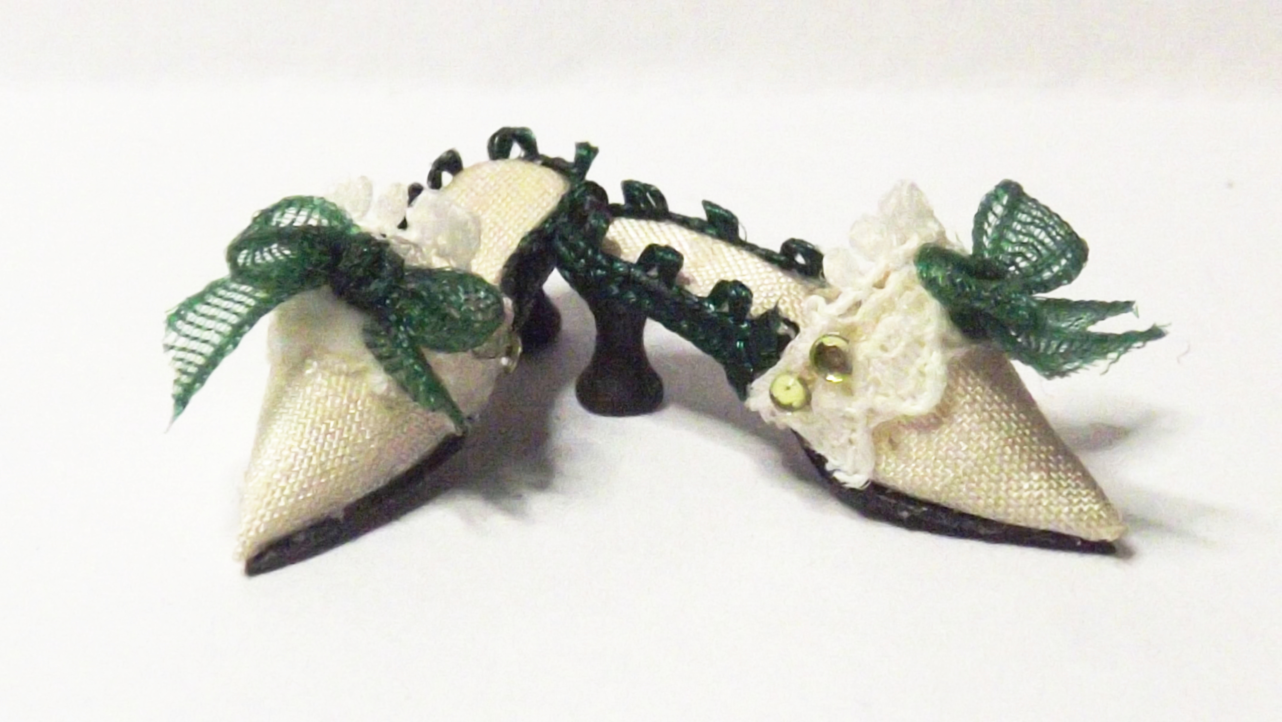 CREAM & GREEN SILK SHOES