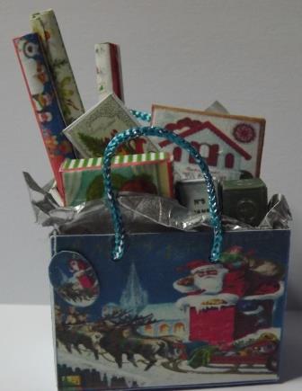 FILLED CHRISTMAS SHOPPING BAG KIT 3