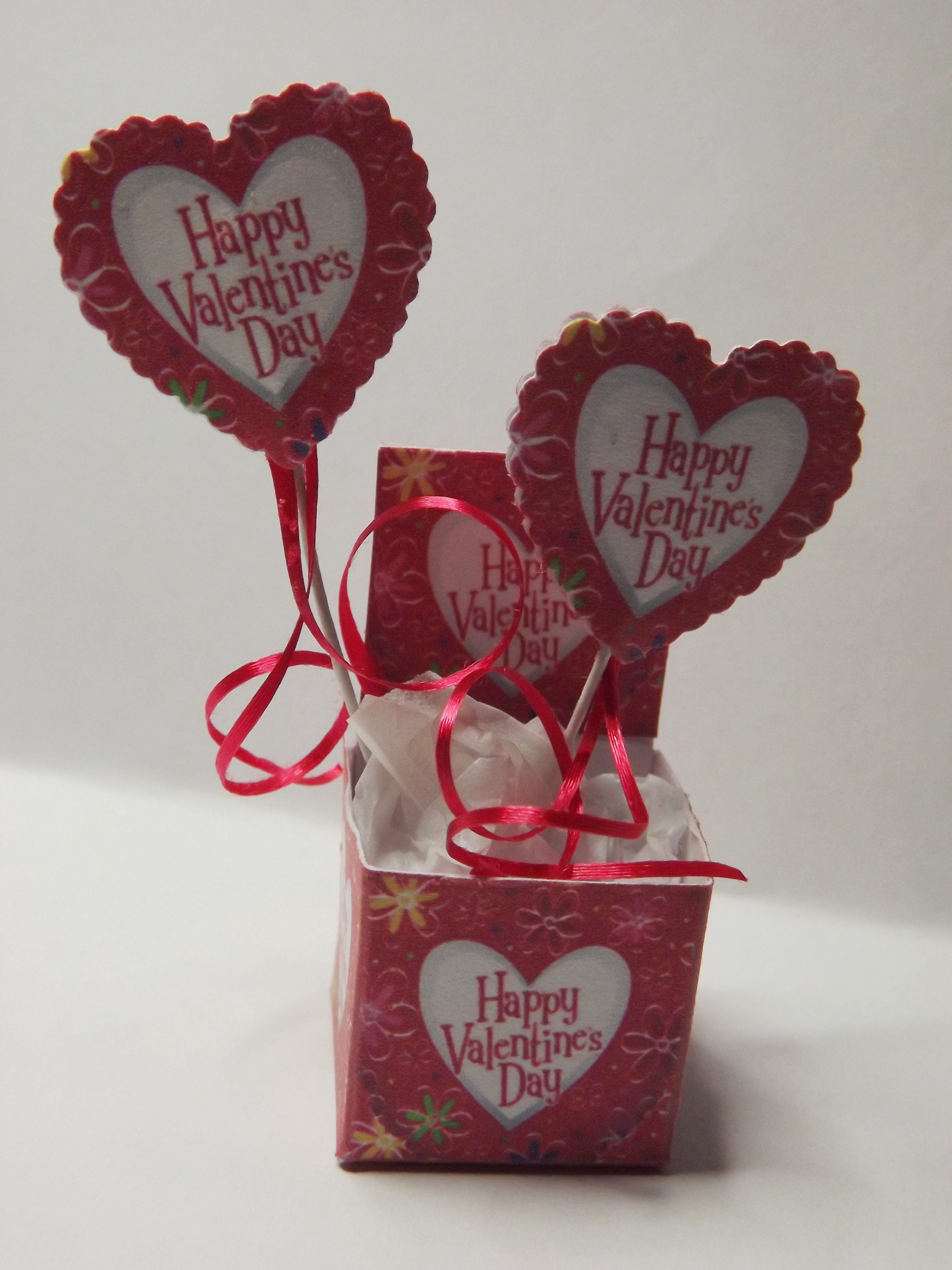 DOLLS HOUSE VALENTINES BALLOON IN A BOX KIT