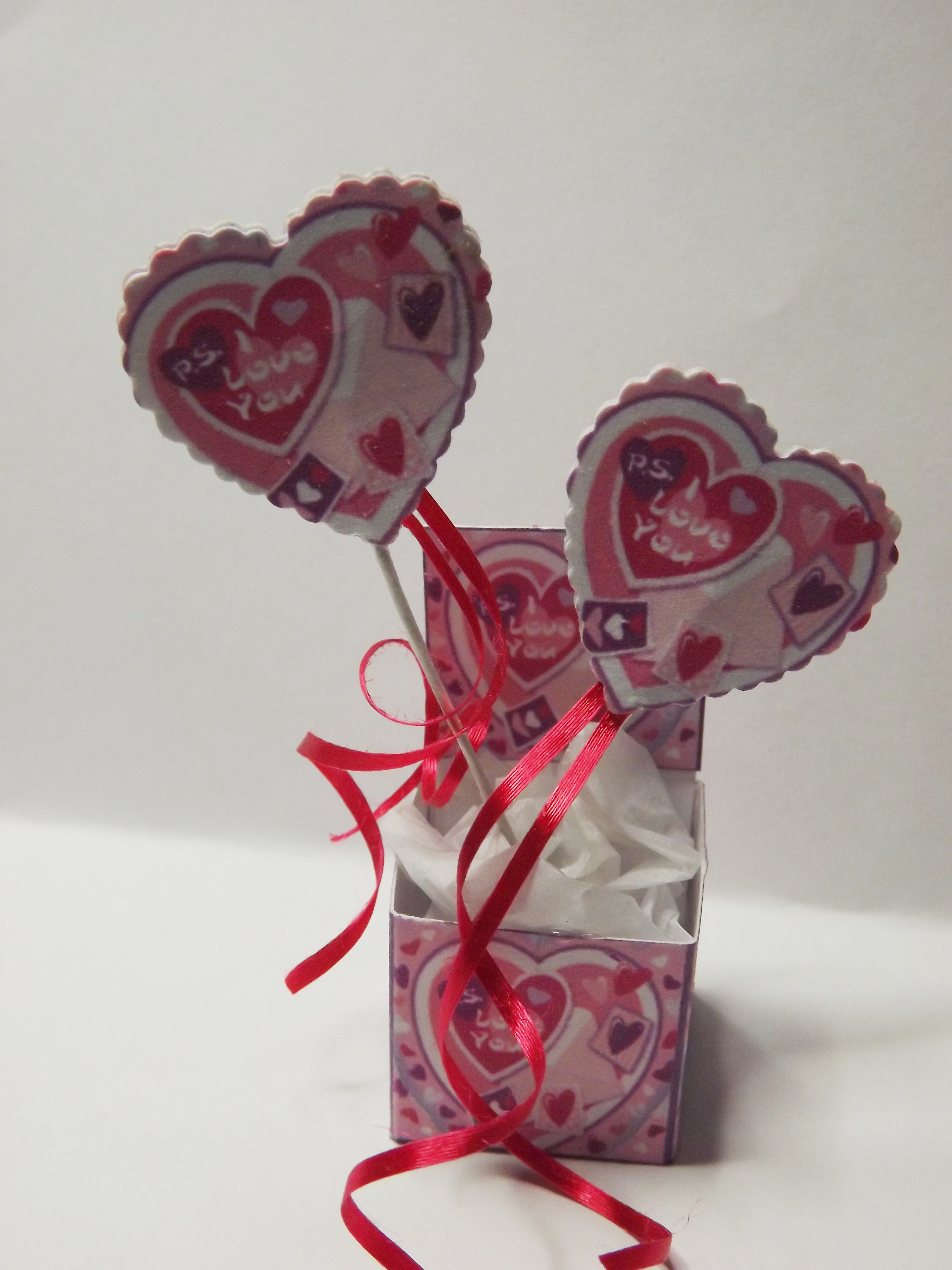 DOLLS HOUSE VALENTINES BALLOON IN A BOX 2 KIT