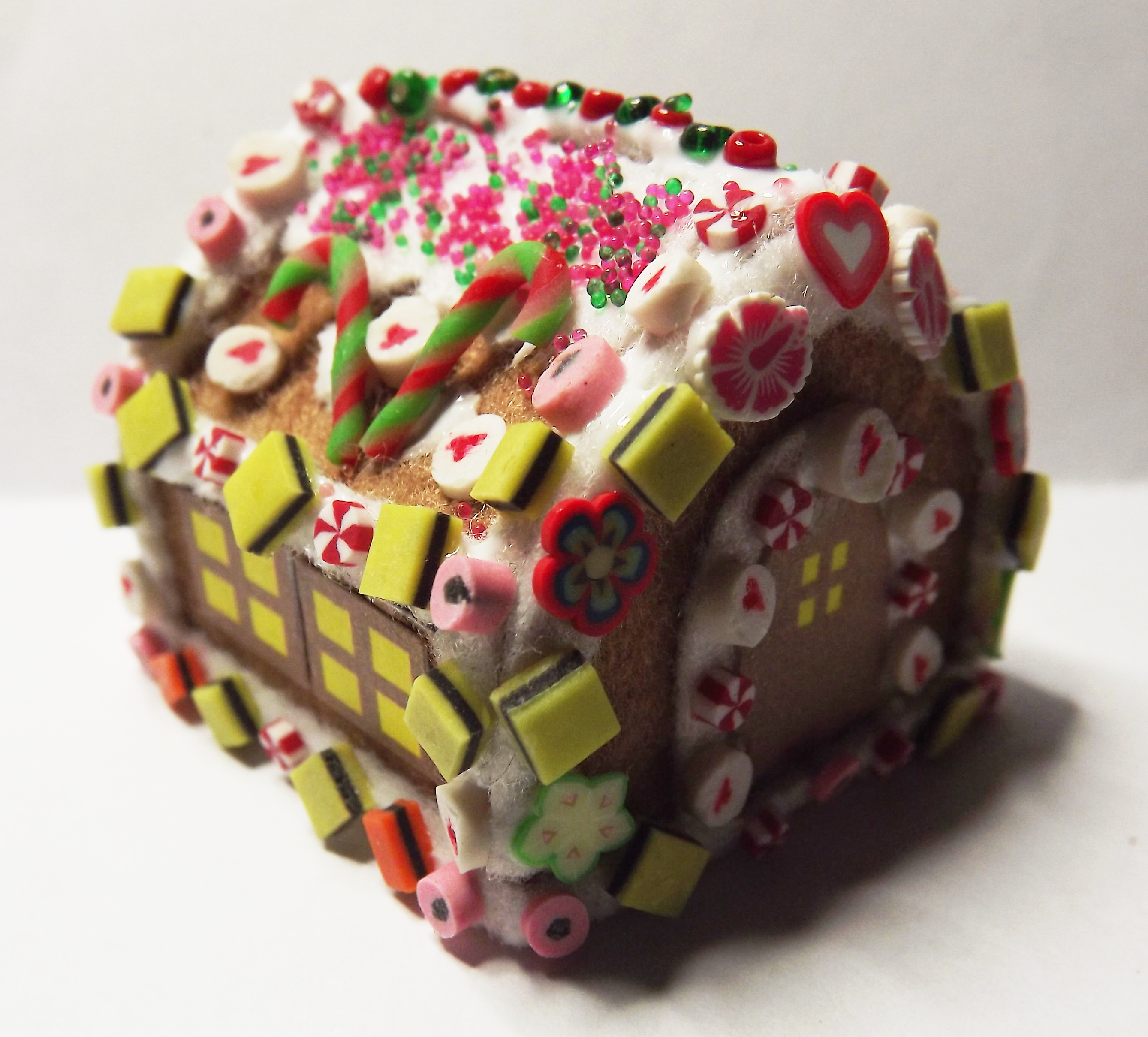 MINIATURE GINGER BREAD HOUSE KIT