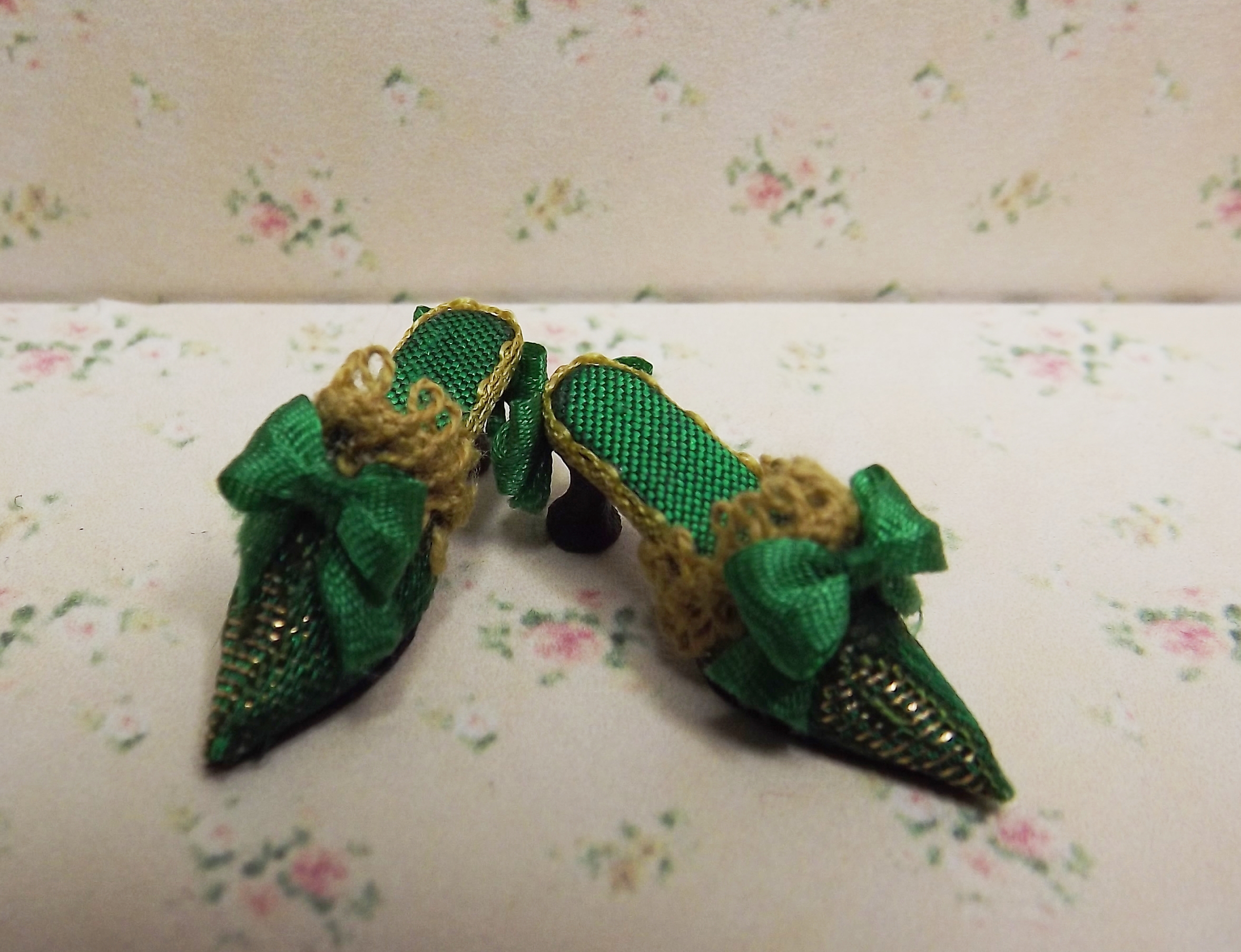 GREEN & GOLD SILK BROCADE SLIPPER SHOES