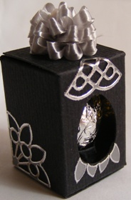 BLACK DECROTIVE BOXED EGG