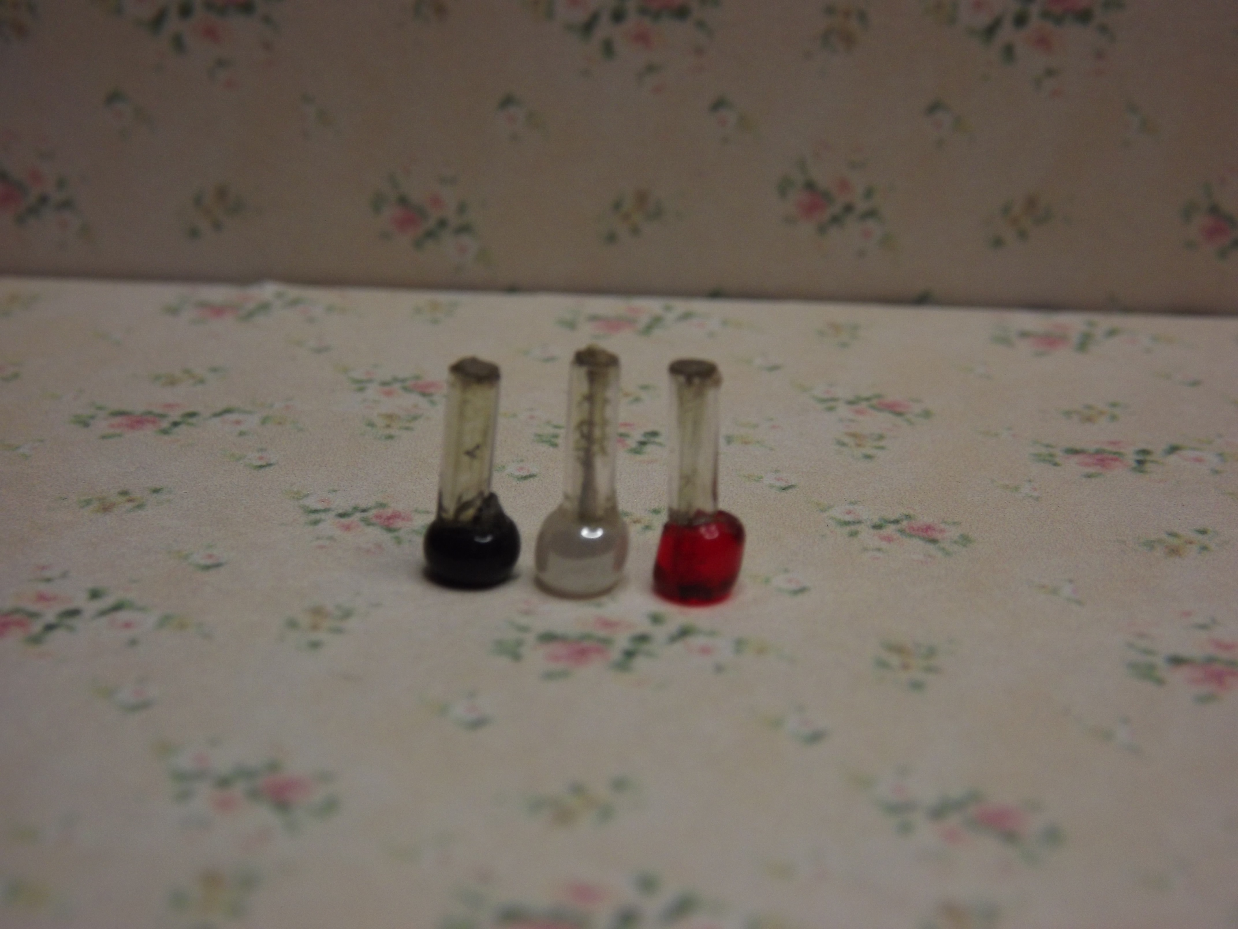 NAIL VARNISH 4