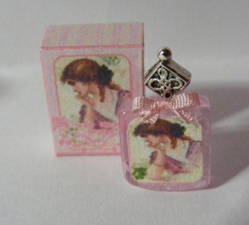 LIGHT PINK GLASS PERFUME BOTTLE & BOX LIGHT PINK GLASS PERFUME BOTTLE & BOX