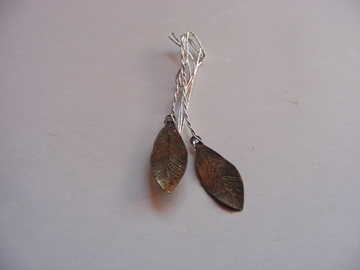 2 METAL LEAF SHAPES