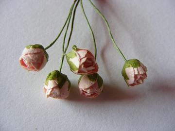 5 MEDIUM PALE PINK ROSES 5 MEDIUM PALE PINK ROSES