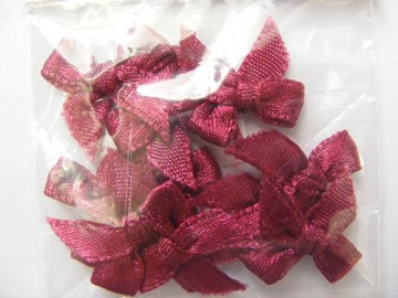 10 MAROON SATIN BOWS 10 MAROON SATIN BOWS
