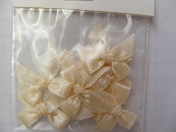10 CREAM SATIN BOWS 10 CREAM SATIN BOWS