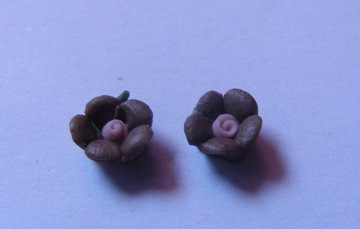 2 BROWN & PINK CLAY FLOWERS 2 BROWN & PINK CLAY FLOWERS