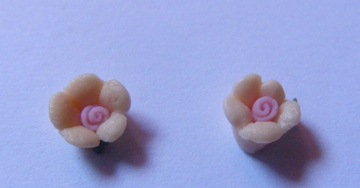 2 PALE YELLOW & PINK CLAY FLOWERS 2 PALE YELLOW & PINK CLAY FLOWERS