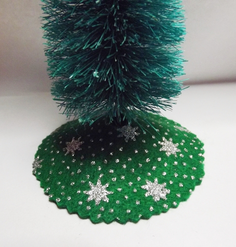 GREEN & SILVER CHRISTMAS TREE SKIRT