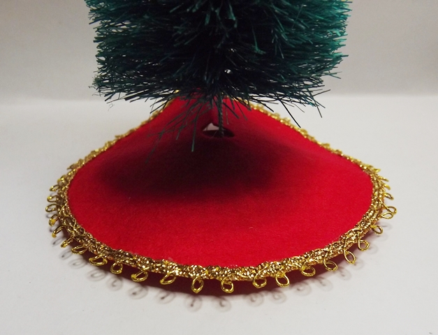 RED & GOLD CHRISTMAS TREE SKIRT