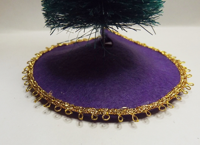 PURPLE & GOLD CHRISTMAS TREE SKIRT