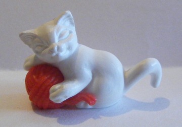WHITE KITTEN WITH WOOL