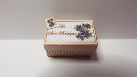 1/12th GOLD & CREAM SHOE BOXES KIT 1/12th GOLD & CREAM SHOE BOXES KIT