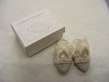 LADIES WHITE MULE SLIPPERS