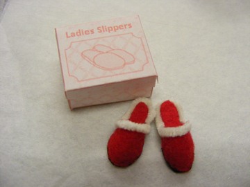 LADIES RED MULE SLIPPERS