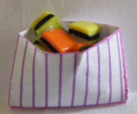 BAGGED LICORICE SQUARES