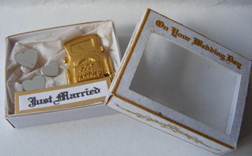 1/12th GOLD JUST MARRIED GIFT BOX