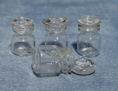 MEDIUM GLASS JAR WITH GLASS LID MEDIUM GLASS JAR WITH GLASS LID