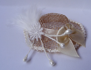 LADIES BEIGE & CREAM HAT LADIES BEIGE & CREAM HAT