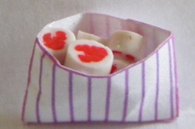 BAGGED STRAWBERRIES & CREAM SWEETS - Click Image to Close