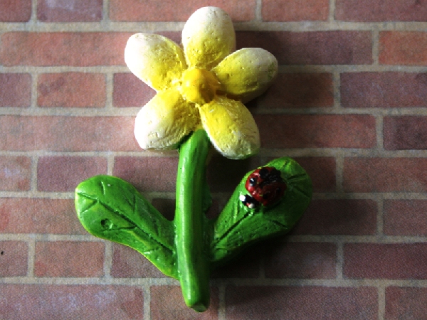 YELLOW & WHITE FLOWER WALL DECORATION (image for) YELLOW & WHITE FLOWER WALL DECORATION