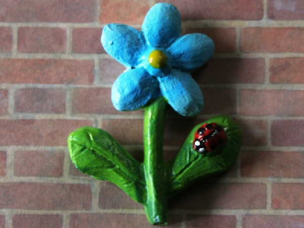 BLUE & WHITE FLOWER WALL DECORATION (image for) BLUE & WHITE FLOWER WALL DECORATION