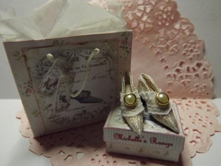(image for) CREAM & GOLD SILK BROCADE SHOES