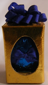 (image for) MEDIUM BOXED EGG WITH BOW