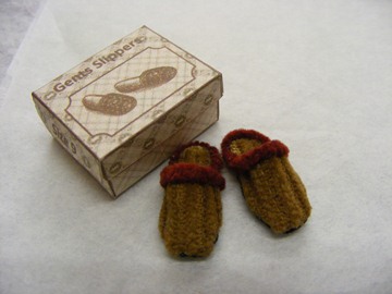(image for) MENS BROWN SLIPPERS