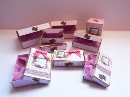 (image for) TOILETRIES AND TOILETRY BOXES